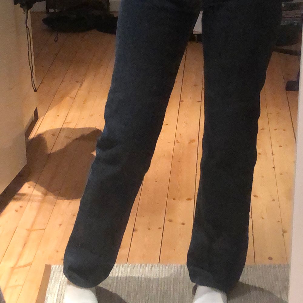 Så snygga vintage levis, men som tyvärr är för små. Levis 501 med W27 L34 är 1,66cm lång och sitter såhär på mig HÖGSTA BUD: 450kr +frakt. Jeans & Byxor.