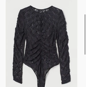 Spets body✨ - Helt ny draperad spets body! Säljer för den ej passa mig!✨