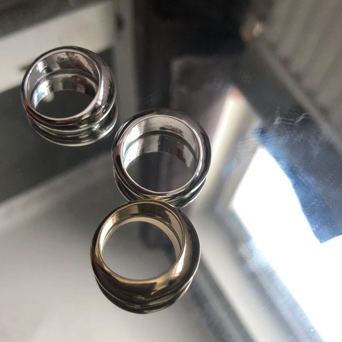 ”Guld och silver” ringar 