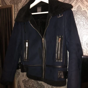 Jacka - Säljer min jacka från primark som jag köpte i Berlin. Aldrig använt därav säljer jag den. Storlek 38. 