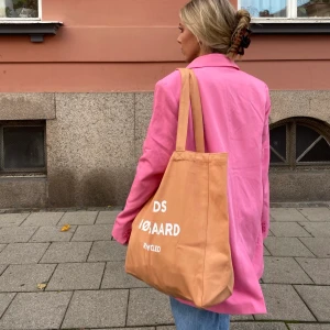 Kavaj  - Hoss x nakd. Endast använd på denna bild. Frakt 66kr