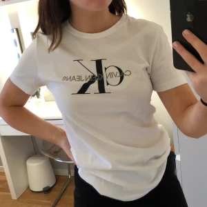 Calvin Klein t-shirt - T-shirt från Calvin Klein i stl M. Säljs pga att den inte används längre. Köparen står för frakt. 