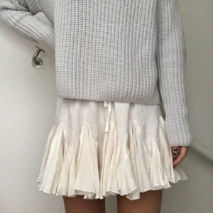 Söt kjol  - Söt kjol från det australiensiska märket indikah. Passar både storlek XS och S. Aldrig använd och därför i fint skick! (Frakt inkluderat i priset) 