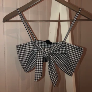Bh-topp  - Bh-topp från Urban outfitters i storlek Xs, aldrig använd 