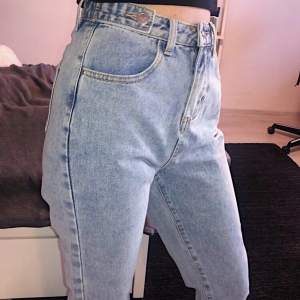 Vintage Straigh Leg Jeans från Pretty Little Thing i storlek UK 6/EU 34 💞✨ Aldrig använda endast provade, taggen är kvar 🙈