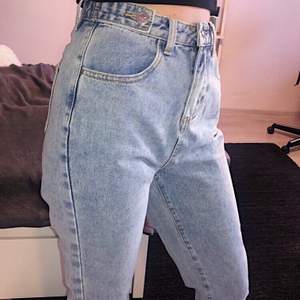 Vintage Straigh Leg Jeans från Pretty Little Thing i storlek UK 6/EU 34 💞✨ Aldrig använda endast provade, taggen är kvar 🙈