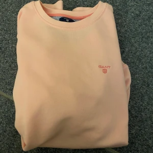 Gant sweatshirt  - Extremt fin ljusrosa sweatshirt ifrån gant 💓 Storlek 170 så passar xs/s!