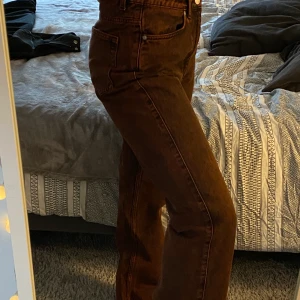 Weekday Jens  - Ett par weekday Jens som är i modellen row acid, sitter bra på mig och bra längd. Jag är 164 cm 
