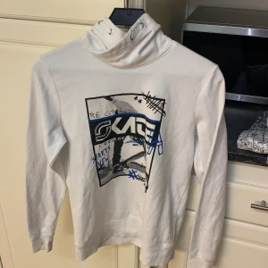 Tjock tröja  - Tjock tröja i bra skick. Nästan oanvänd 