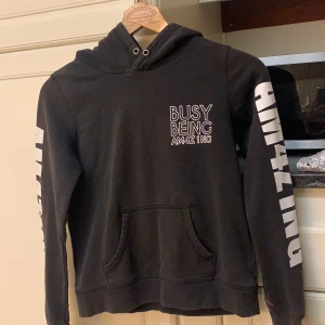 Hood Ttöja - Svart Hood tröjan