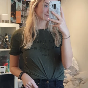 Tröja från Ginatricot - Grön tröja med tryck