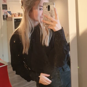 Långärmad tröja från lager157 - Sitter åt mer runt halsen och handlederna