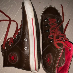 Bruna converse - Har användt fåtal ånger.  Jätte coola äkta converse skor,  buda i komentarerna och hör av er privat 🤗🤗