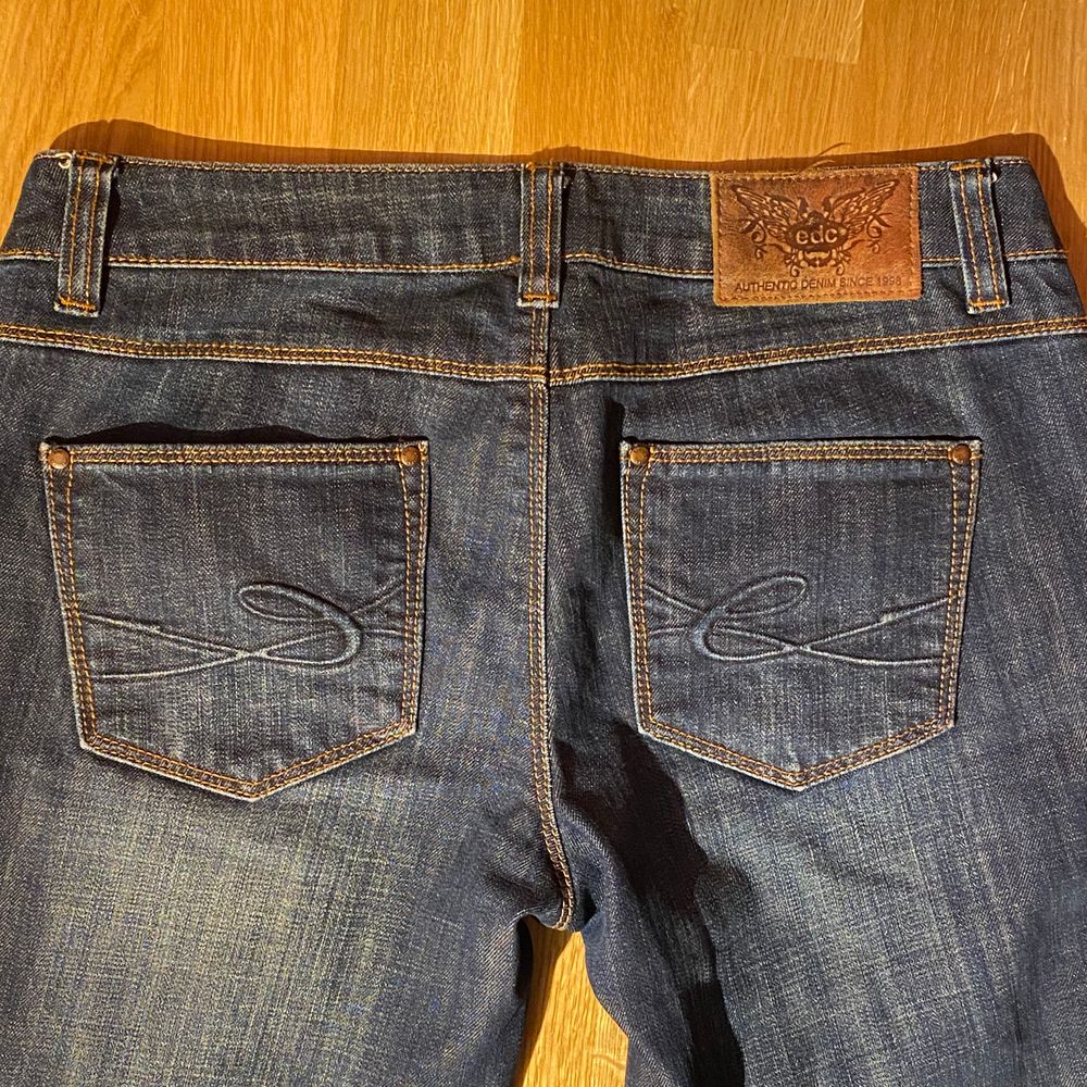 Super fina low-rise jeans för sälj :) kom med bud :) W30  :) Bud ligger på:400. Jeans & Byxor.