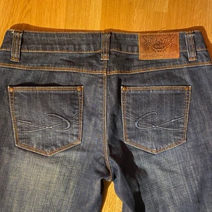 Cyber2k low-rise jeans :) - Super fina low-rise jeans för sälj :) kom med bud :) W30  :) Bud ligger på:400