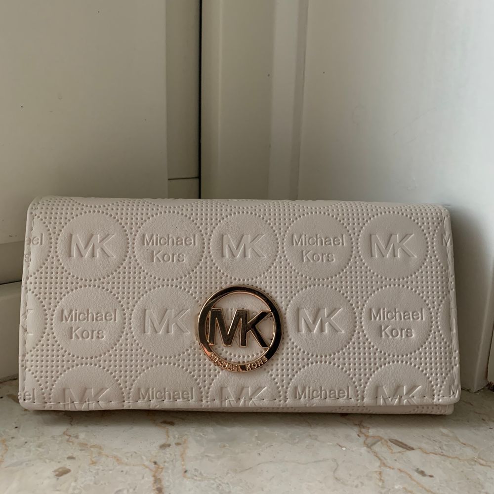 MK plånbok . Accessoarer.