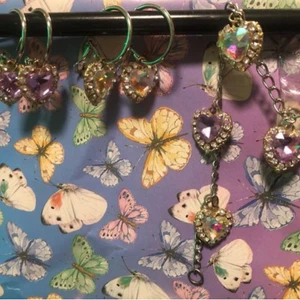 Örhängen och armband💖 - Egencraftade örhängen!💖  1 par örhängen ringar: 29kr💖 armband: 39kr💖 örhängen plupppar: 19kr💖 pris för allt på bilden: 89kr💖💖 fri frakt! @ykkishop på instagram 