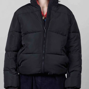  - Säljer denna Brixtol jacka, modell cora. Strl XS men funkar lika bra för en S. I gott skick, inget att anmärka på. Bra hållbart material. Kan mötas upp i Stockholm eller skicka den.  Nypris 2100 kr  Säljs 500 kr  🖤