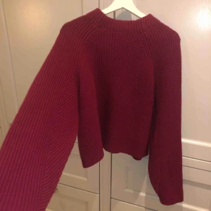  - Röd/ mörk lila stockad från H&M fint skick! 