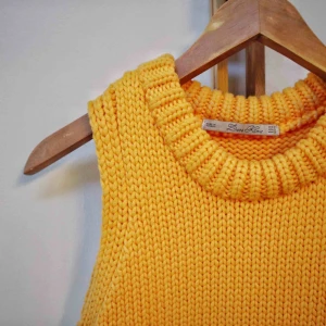  - Säljer detta superfina linnet från Zara! Endast använd en gång så är i jättebra skick. Nypris 350kr, storlek M. Fraktkostnad tillkommer, skicka ett meddelande så kan jag beräkna vad det skulle kosta. Kan mötas i Borås eller Kungsbacka.