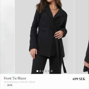  - Säljer en oanvänd kavaj/blazer från nakd, prislapp finns kvar. Kan mötas upp i Norrköping annars står köparen för frakten.