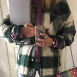  - Nu säljer jag min populära zara jacka då den inte kommer till användning längre. Storlek Xs. 