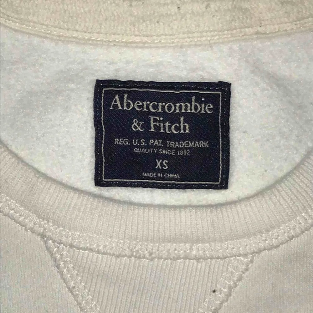 Abercrombie & Fitch Sweatshirt🤝  Aldrig använd, köpt för 999kr. Tröjor & Koftor.