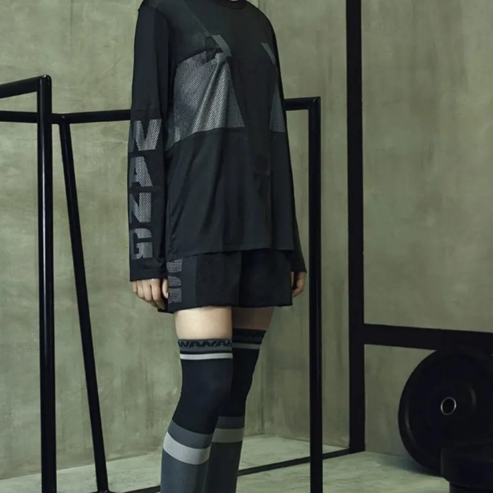 Från Alexander Wangs kollektion för H&M, storlek S. Den är som ny, i perfekt skick.. T-shirts.