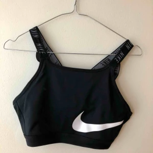  - Sport-bh från Nike.  Storlek: M  Pris: 40kr  Köparen står för frakten ⭐️