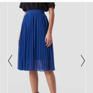  - Drömmig kjol från NAKD i min personliga faaaaaaavoritfärg någonsin! Aldrig använd då jag i somras fick för mig att prova kjol och klänningar, men återgick snabbt till jeans igen!