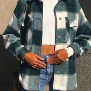  - Slutsålda Rutiga Zara jackan Strl 36 Fint skick    BUD PÅ 520kr