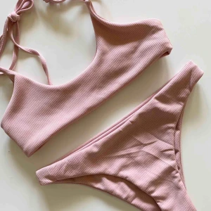  - Två superfina bikinis från Zaful. BIKININ PÅ FÖRSTA BILDEN SÅLD! Aldrig använda, båda är i strl M. Säljes pga fel storlek. 90kr/st. Köparen betalar även frakt på 42kr.