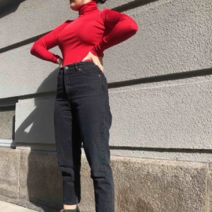  - Röd polotröja. Fint skick. Kund står för frakt.