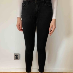  - Jeans från only i stl xs. Köparen står för frakten men kan mötas upp i Helsingborg.