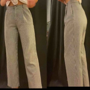  - Rutiga byxor från zara! Använda tre gånger! Är 175 cm lång! 