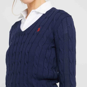  - Ralph Lauren tröja (äkta). Mycket fint skick. Används inte längre, därför säljer jag den. Priset kan diskuteras vid snabb affär :)) 