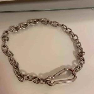  - coolt kedjehalsband från asos🥰