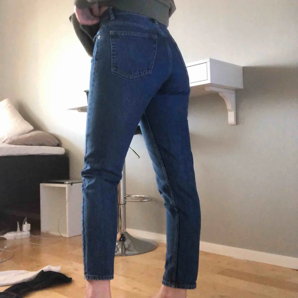 Snygga girlfriend jeans från Junkyard, endast använda två eller tre gånger! Frakt inkluderat i priset!. Jeans & Byxor.