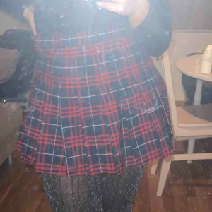  - Otroligt gullig kjol från American Apparel som blivit för liten, men den är som ny och mycket bra kvalité!!! Ordinarie pris: 600kr