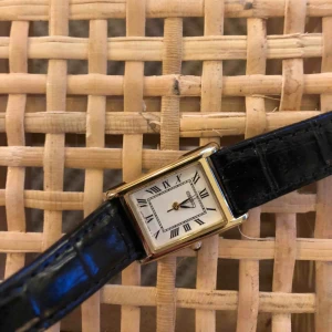  - Klocka från SEIKO. Säljes i befintligt skick. OBS! Klockan har stannat, men den fungerade sist jag använde den så tror att det bara behövs byta batteri. Fri frakt!