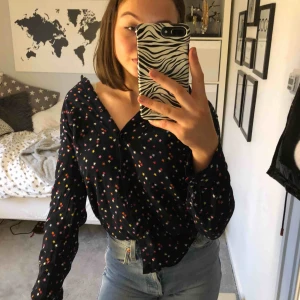  - Skit snygg stjärn blus från oasis. 200 kr totalt då frakten är med i priset.