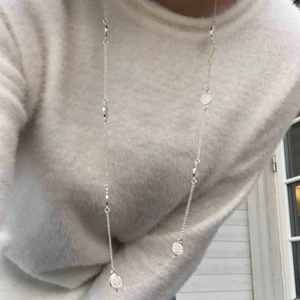  - Simpelt långt halsband. Passar till det mesta. Skriv vid frågor🌷🌷