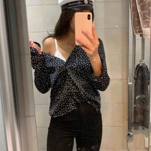  - Så fin silkesskjorta från Nakd. Använd en gång!