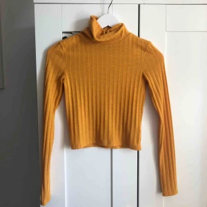  - Superfin tröja från H&M som endast är använd en gång. Säljes pga fel storlek. 