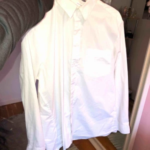  - Skjorta  Aldrig använd 