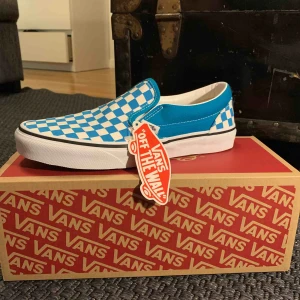  - Helt nya blå rutiga vans från vans online butik. Enbart provade i några sekunder (lappen är kvar). Möts upp eller så står köparen för frakt. ❗️❗️SISTA CHANSEN❗️❗️