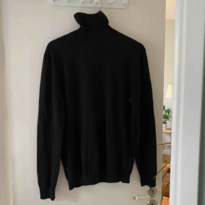  - Merinoull Polo från These glory days i storlek m i gott skick. Frakt ingår