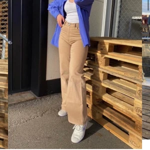 Yoko Biege Jeans✨ - Yoko jeans i biege från monki, frakt: 60kr💛✨