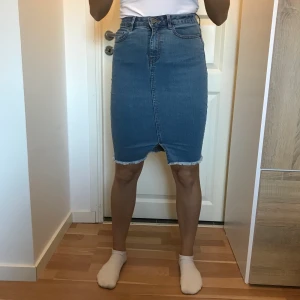 Boost may - Helt splitter ny kjol ifrån Noisy May jättebekväm och fin samt stretchigt material som alla gillar, storlek XS/S🌸 Köparen står för frakten🌸