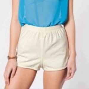  - Shorts att ha på stranden eller att sporta i, typ!   Första bilden snodd från internet eftersom shortsen är så små på mig att jag inte gör dom rättvisa.